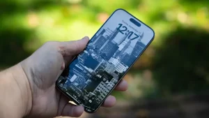 iPhone 16 Pro Max display 